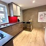 Stylish & Bright Penthouse - Office - Sentral Apartamento