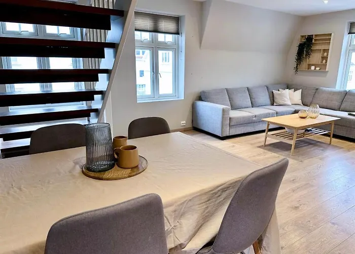 Stylish & Bright Penthouse - Office - 5 Star Location! * Egersund