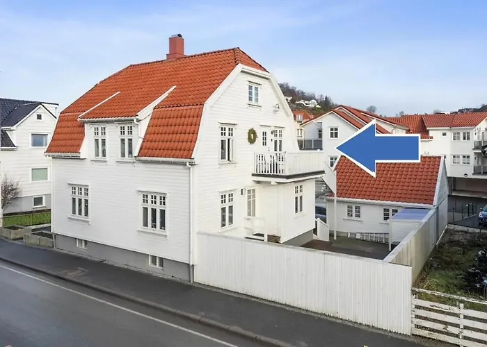 Stylish & Bright Penthouse - Office - 5 Star Location! Leilighet