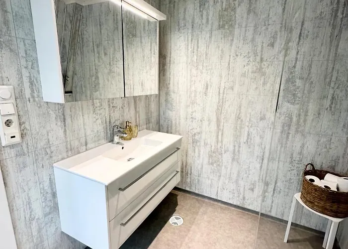 Stylish & Bright Penthouse - Office - 5 Star Location! Leilighet *