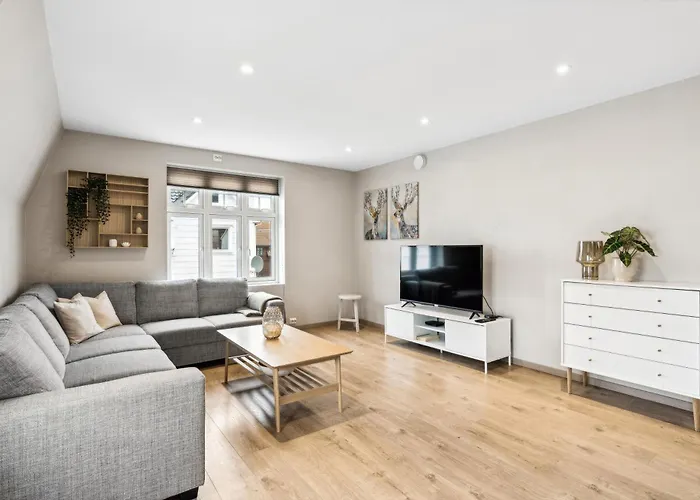 Stylish & Bright Penthouse - Office - 5 Star Location! * Egersund
