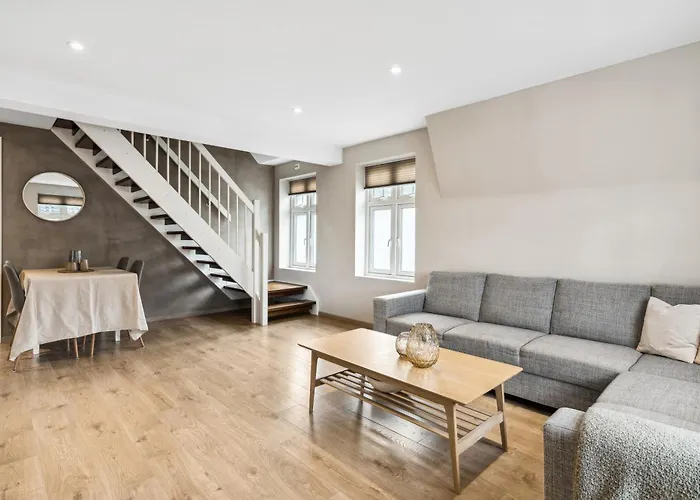 Stylish & Bright Penthouse - Office - 5 Star Location! Egersund