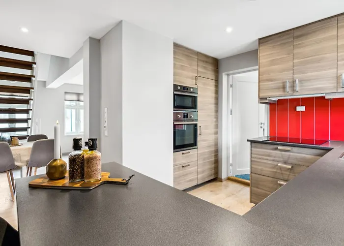 Stylish & Bright Penthouse - Office - 5 Star Location! * Egersund