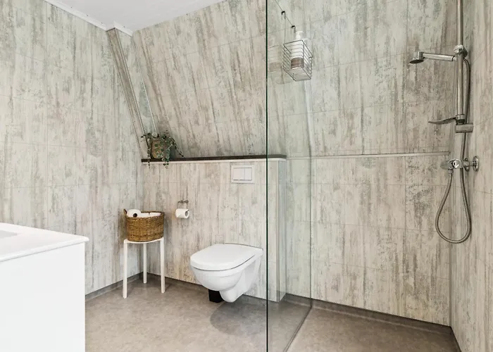 Stylish & Bright Penthouse - Office - 5 Star Location! Leilighet *