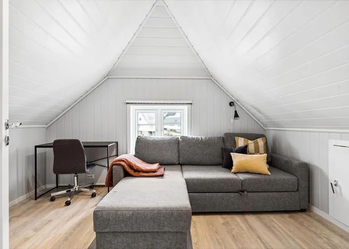 Stylish & Bright Penthouse - Office - 5 Star Location! Leilighet *