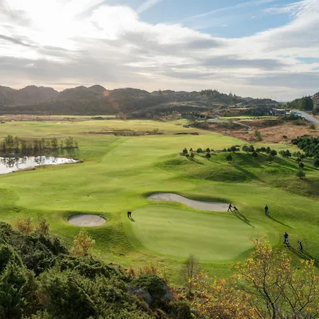 Stylish & Bright Penthouse - Office - 5 Star Location! Apartamento