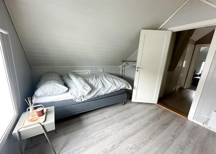 Stylish & Bright Penthouse - Office - 5 Star Location! * Egersund